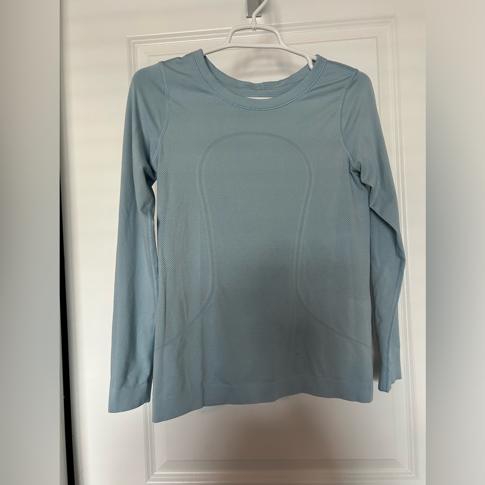 LULULEMON ATHLETICA • Long Sleeve Breathable Top • S/M